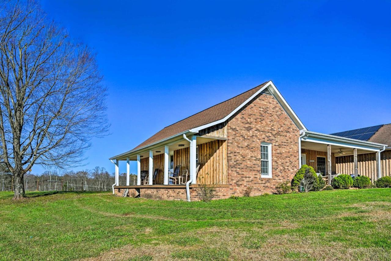 Breathtaking Elkin Getaway With Vineyard Views! Villa Exterior foto
