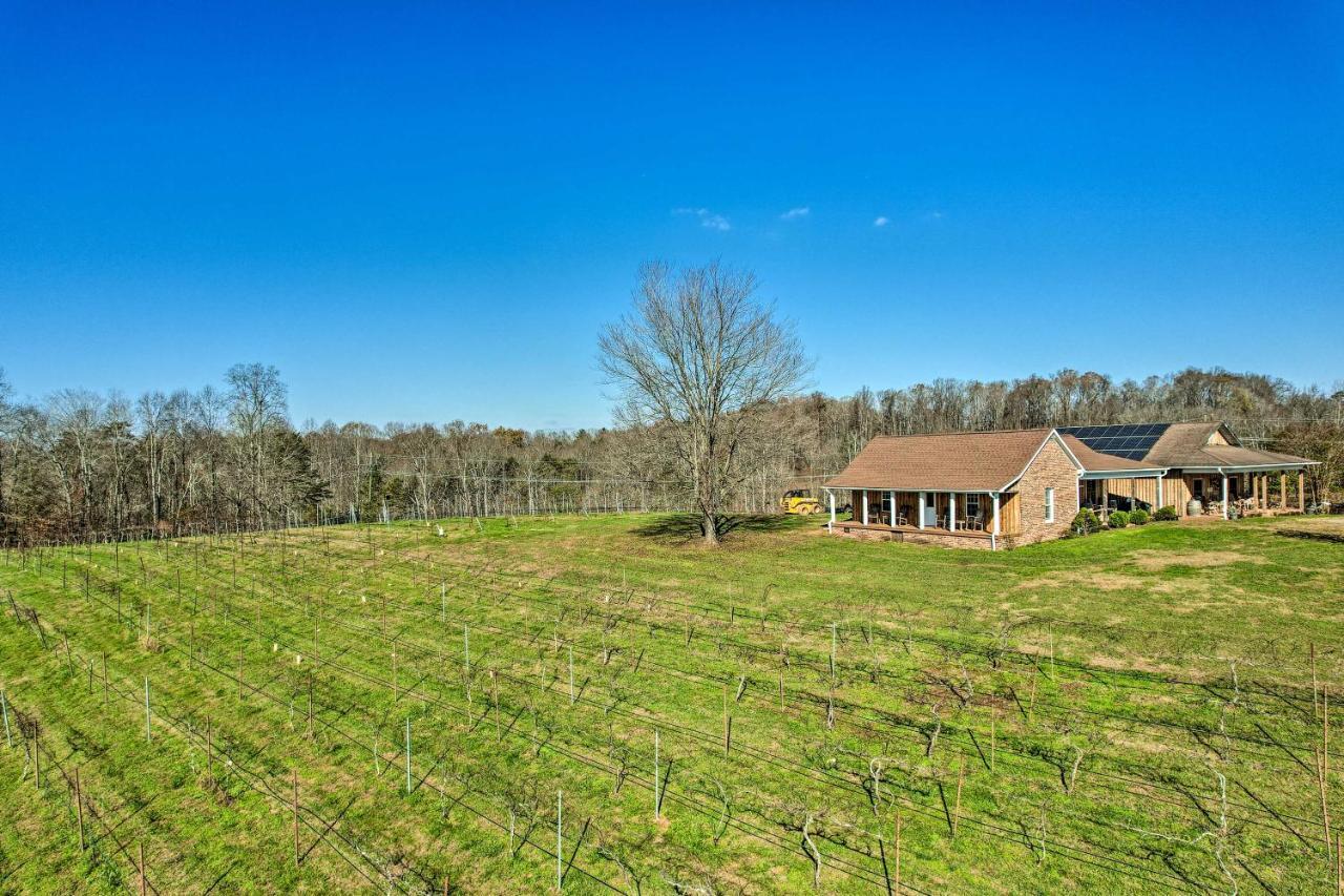Breathtaking Elkin Getaway With Vineyard Views! Villa Exterior foto